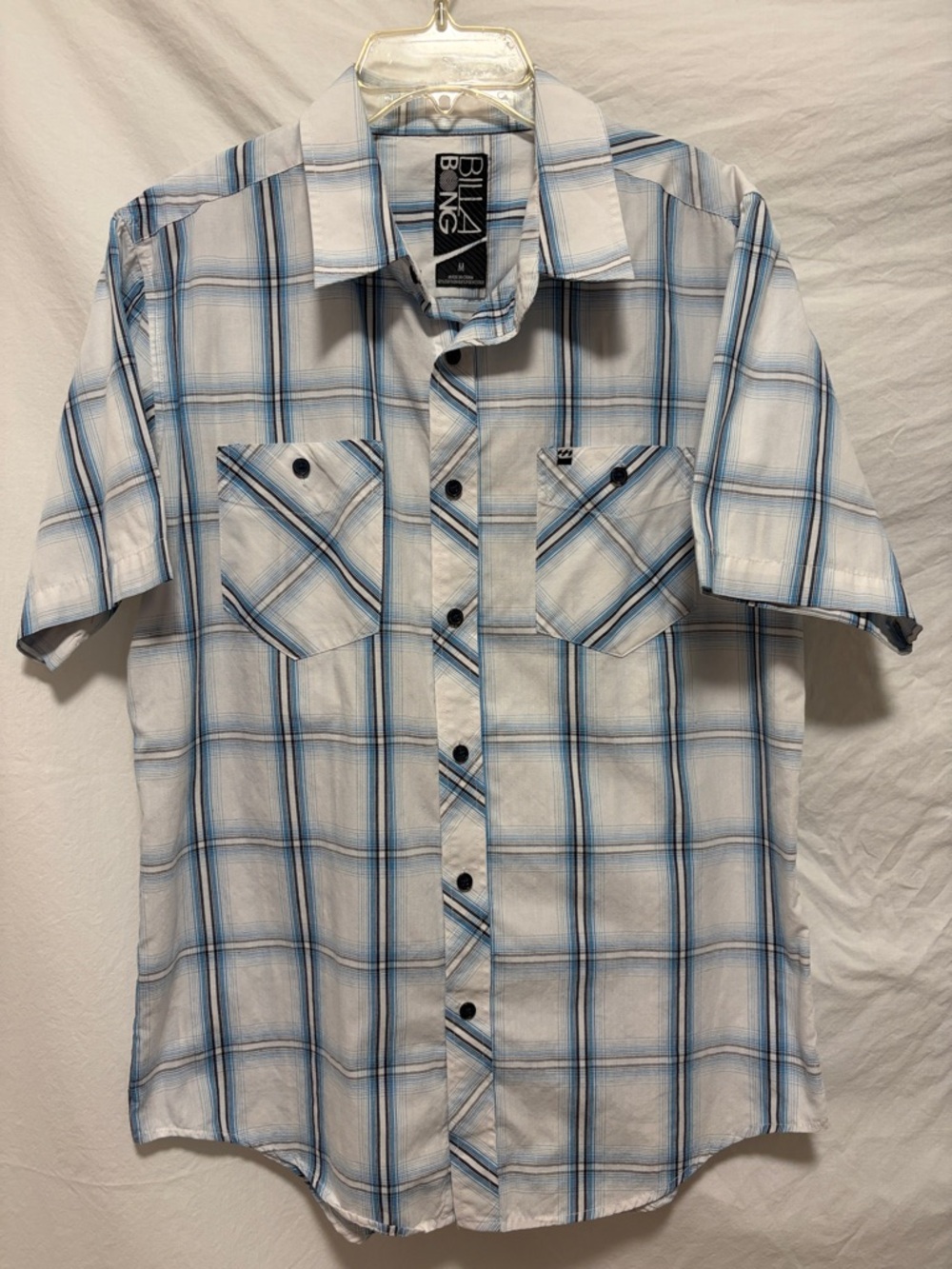 EUC Billabong Men’s Short-Sleeve Plaid Button-Down Shirt in White and Blue - Med